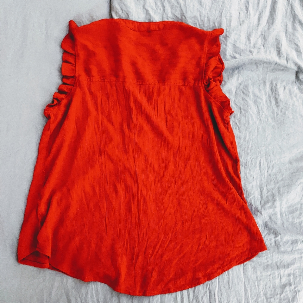 ❣️ Universal Thread Short Ruffle Sleeve V-Neck - Picture 2 of 7